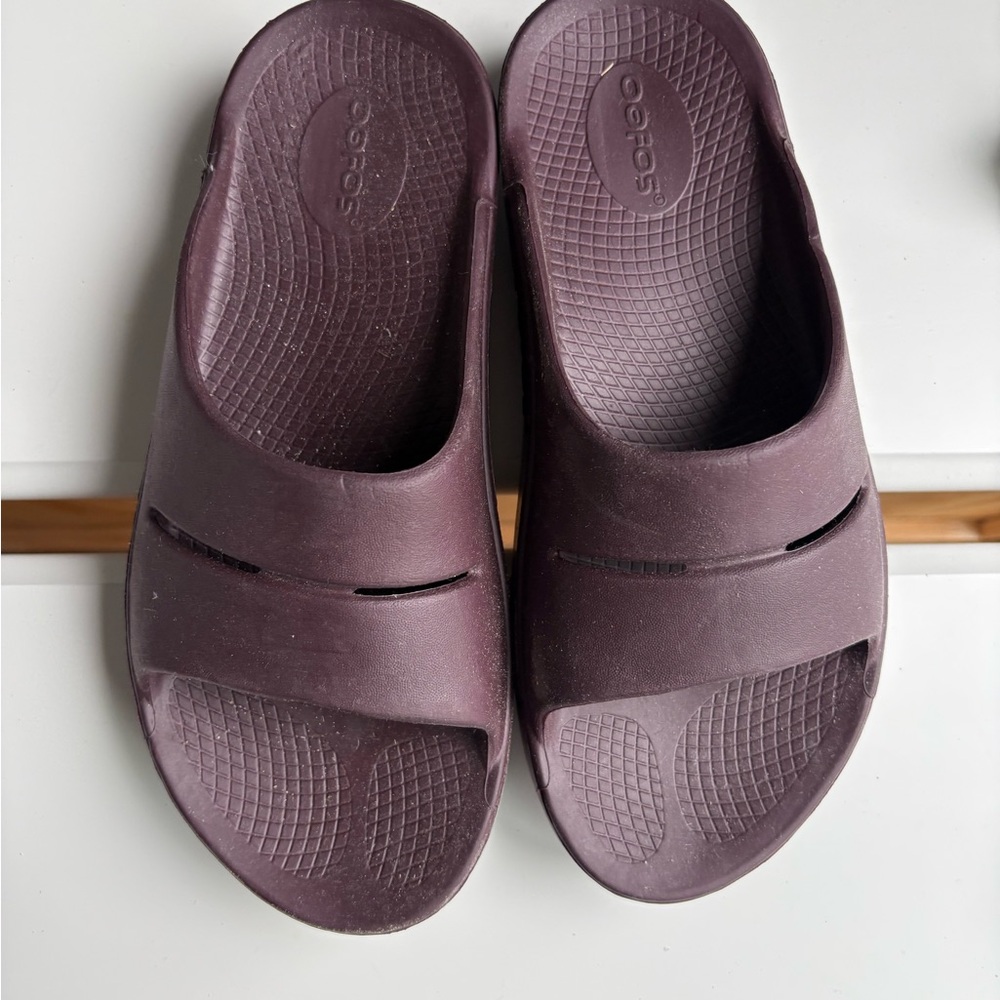 OOFOS Plum Comfort Slides